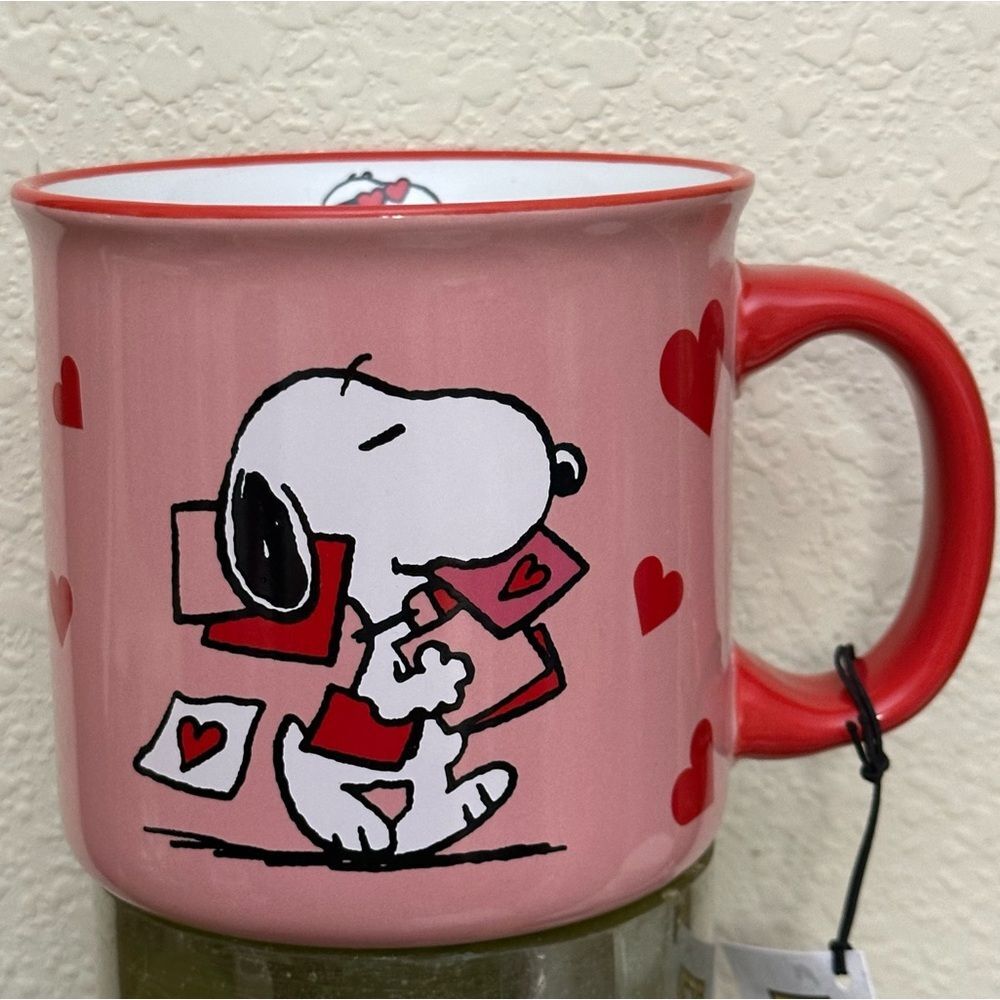 NWT- Peanuts Snoopy 21 Oz Valentine’s Day BE MINE Mug W/Snoopy on the Inside